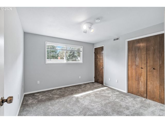 17 BRITTEN Ct, Lake Oswego, OR 97035