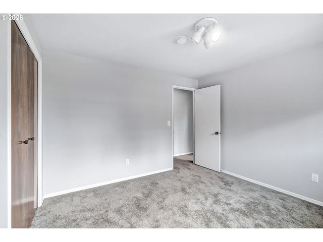 17 BRITTEN Ct, Lake Oswego, OR 97035