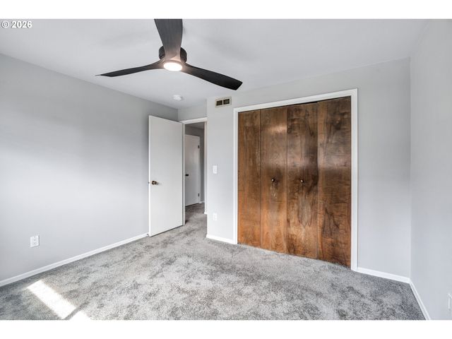 17 BRITTEN Ct, Lake Oswego, OR 97035