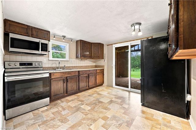 300 Brewer Road, Mayodan, NC 27027