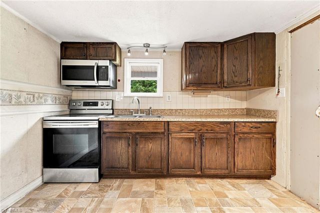 300 Brewer Road, Mayodan, NC 27027