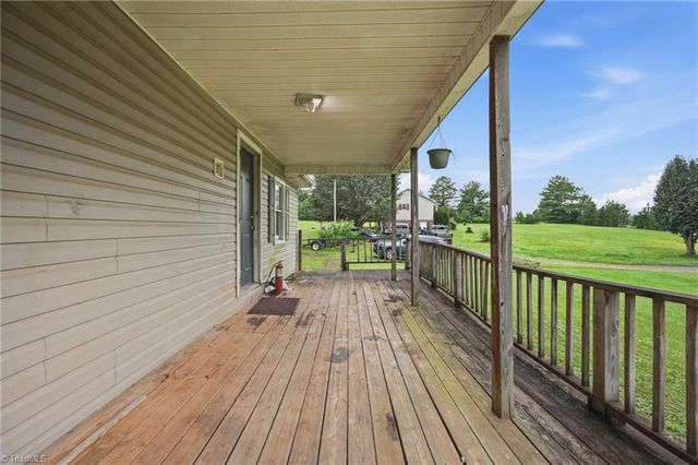 300 Brewer Road, Mayodan, NC 27027