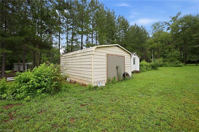 300 Brewer Road, Mayodan, NC 27027