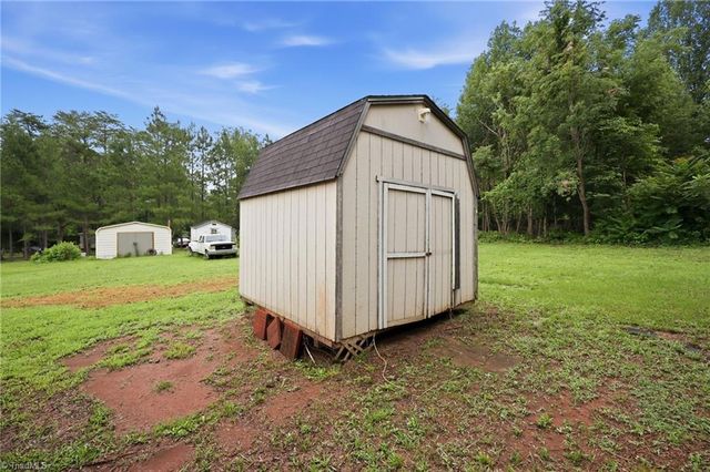 300 Brewer Road, Mayodan, NC 27027
