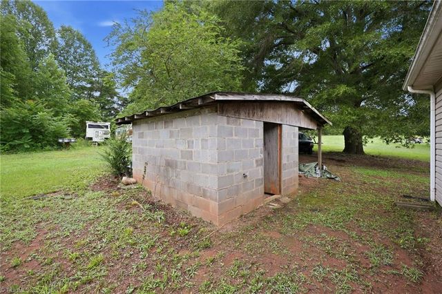 300 Brewer Road, Mayodan, NC 27027