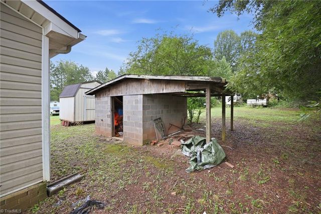 300 Brewer Road, Mayodan, NC 27027