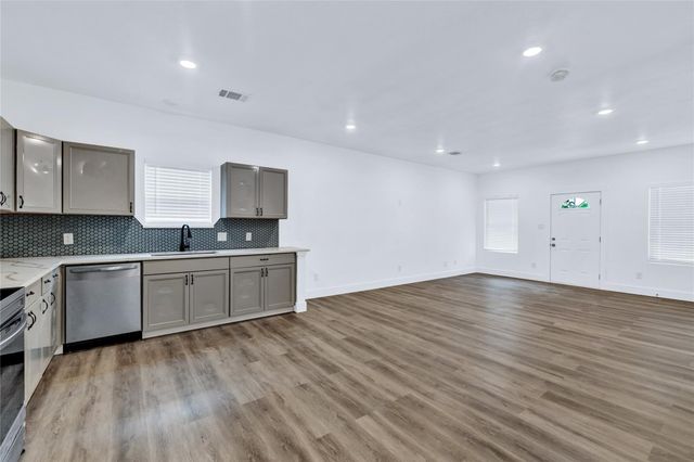 1027 W Coffin Street, Denison, TX 75020