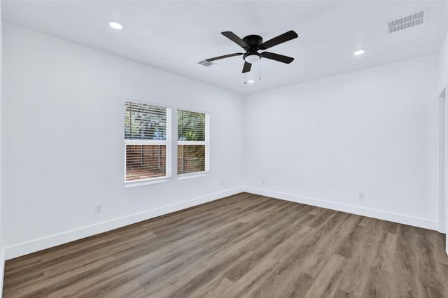 1027 W Coffin Street, Denison, TX 75020