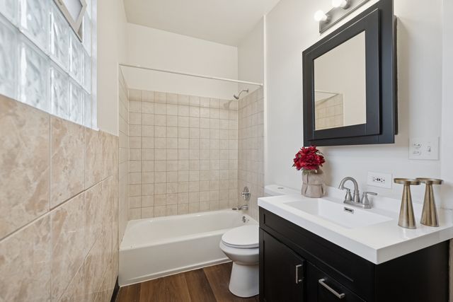 552 N Leamington Avenue, Chicago, IL 60644