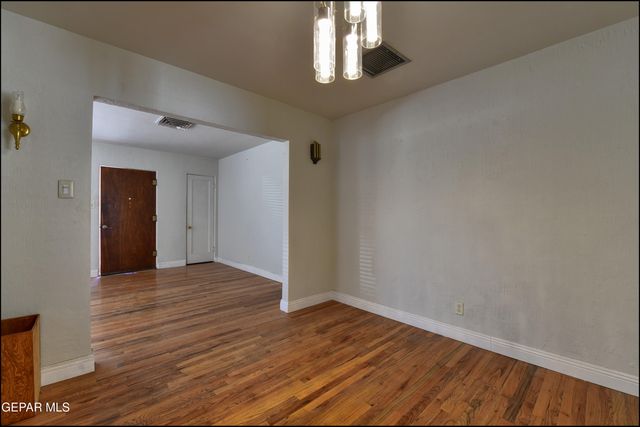 5107 RAYMOND JAYS Road, El Paso, TX 79903