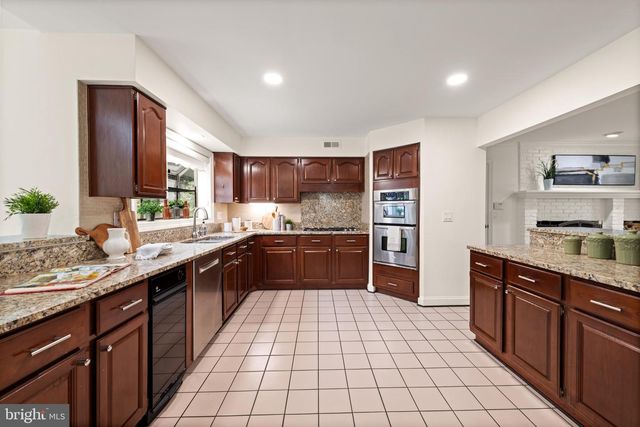 17508 APPLEWOOD LN, Rockville, MD 20855