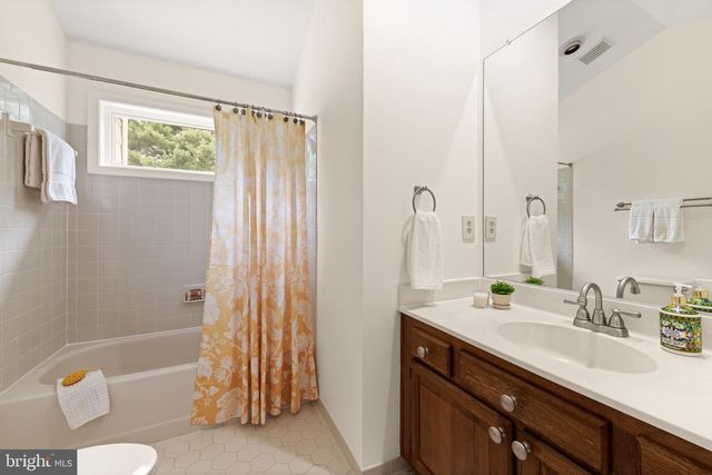 17508 APPLEWOOD LN, Rockville, MD 20855