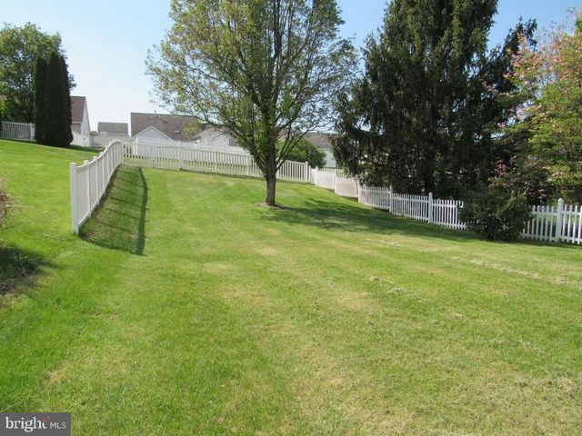 777 BLOSSOM HILL LN, Dallastown, PA 17313