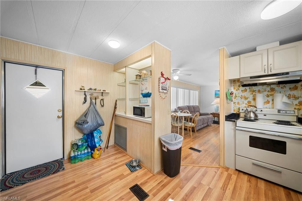 455 Cape Florida WAY, NAPLES, FL 34104 — photo 5