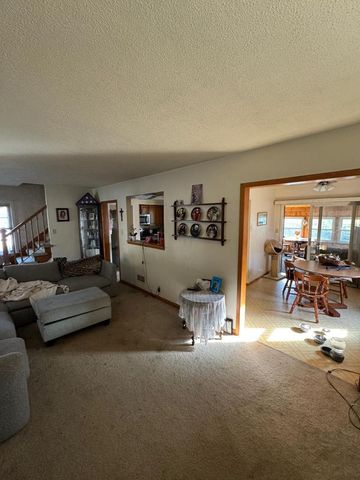 1009 RED OAK LANE, Appleton, WI 54915