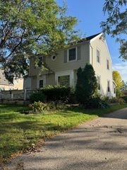 1009 RED OAK LANE, Appleton, WI 54915