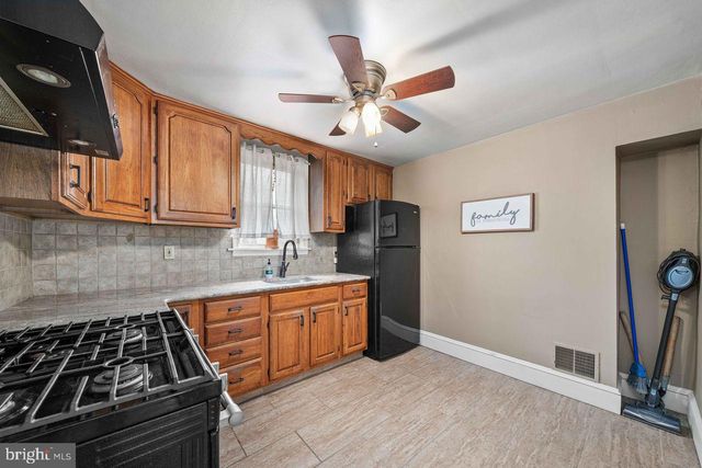 213 DECALB AVE, Wilmington, DE 19804