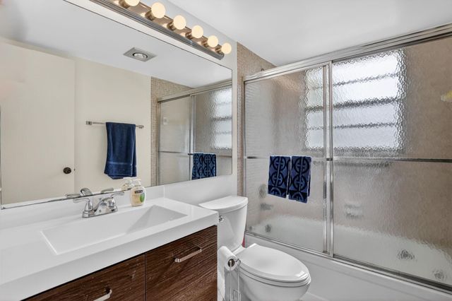 3080 Cornwall D, Boca Raton, FL 33434