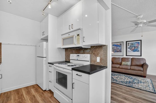 3080 Cornwall D, Boca Raton, FL 33434