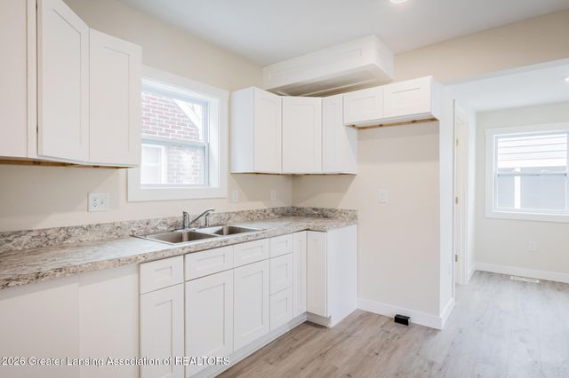 1027 Britten Avenue, Lansing, MI 48910