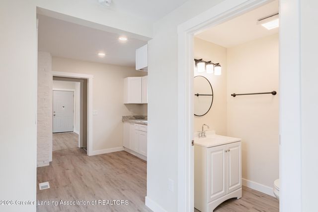 1027 Britten Avenue, Lansing, MI 48910