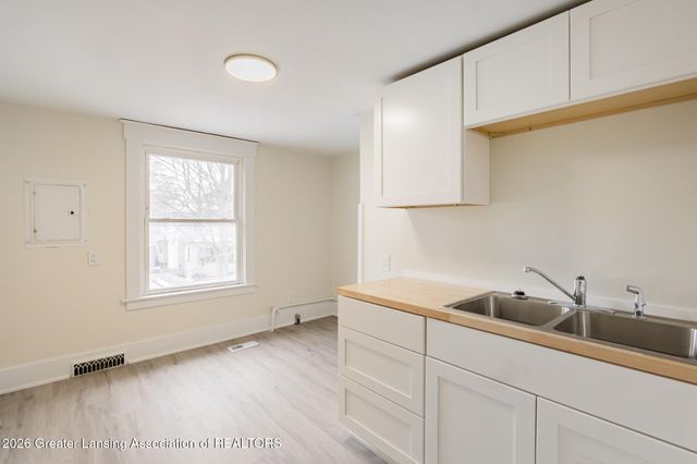 1027 Britten Avenue, Lansing, MI 48910