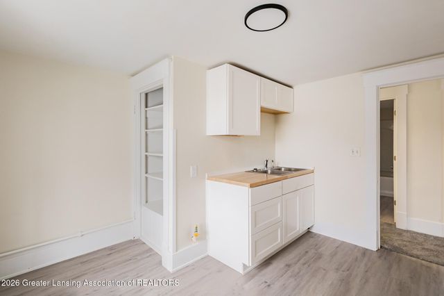 1027 Britten Avenue, Lansing, MI 48910