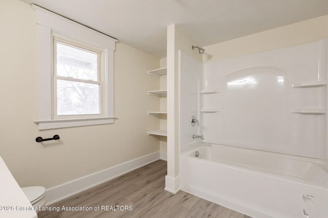 1027 Britten Avenue, Lansing, MI 48910