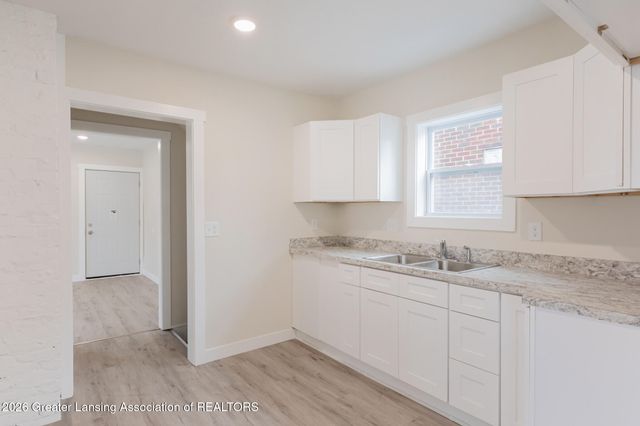 1027 Britten Avenue, Lansing, MI 48910