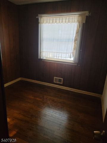 20 Oak Hill Dr, Toms River Township, NJ 08753