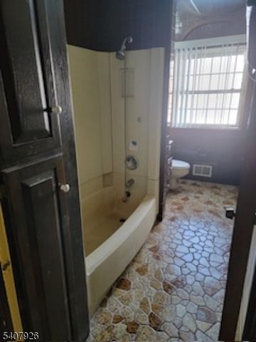 20 Oak Hill Dr, Toms River Township, NJ 08753