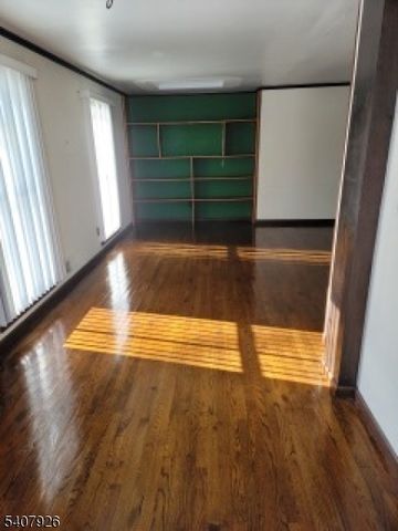 20 Oak Hill Dr, Toms River Township, NJ 08753