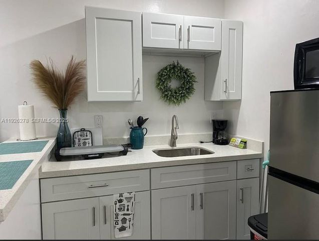 1350 NW 52nd St A, Miami, FL 33142