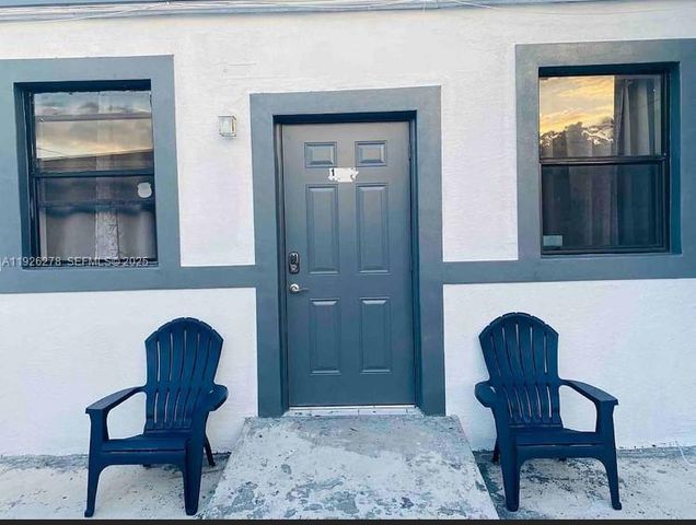 1350 NW 52nd St A, Miami, FL 33142