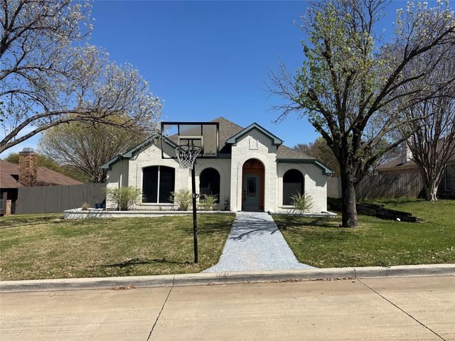 1216 Bold Forbes Drive, Grand Prairie, TX 75052
