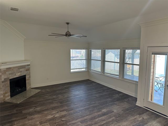 1216 Bold Forbes Drive, Grand Prairie, TX 75052