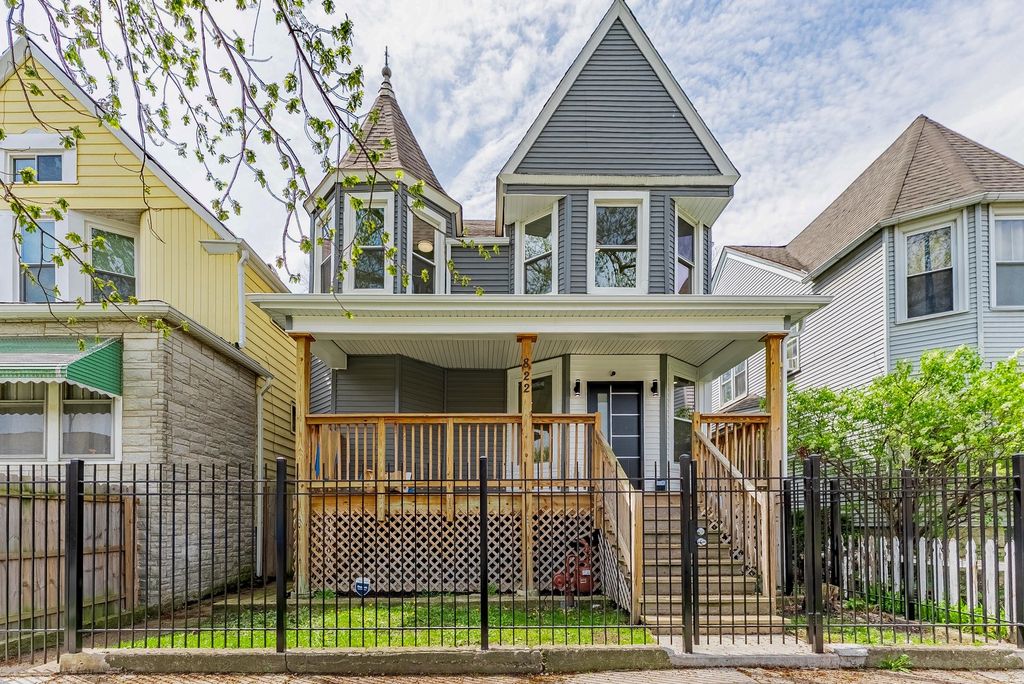 822 N Lockwood Avenue, Chicago, IL 60651