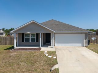 12 W Lockwood Way, Defuniak Springs, FL 32435