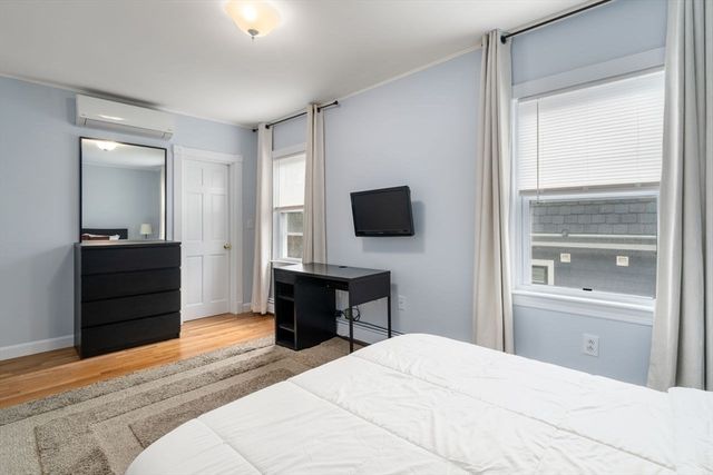 186 Sydney St 3, Boston, MA 02125