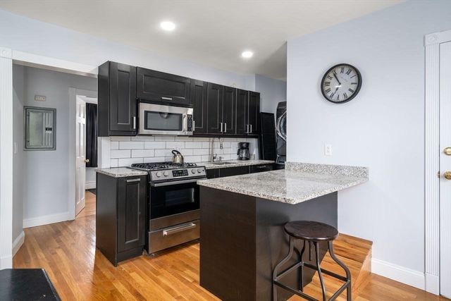 186 Sydney St 3, Boston, MA 02125