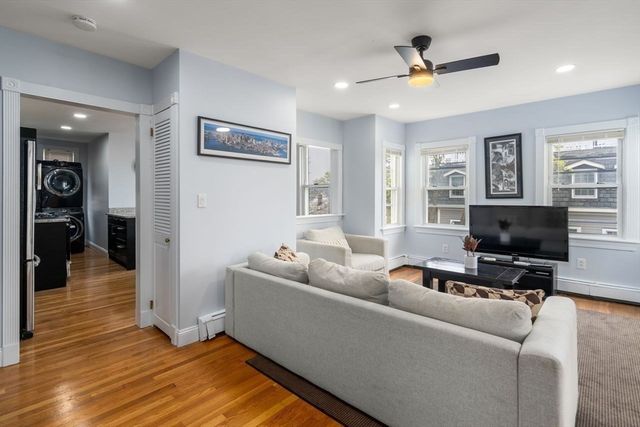 186 Sydney St 3, Boston, MA 02125