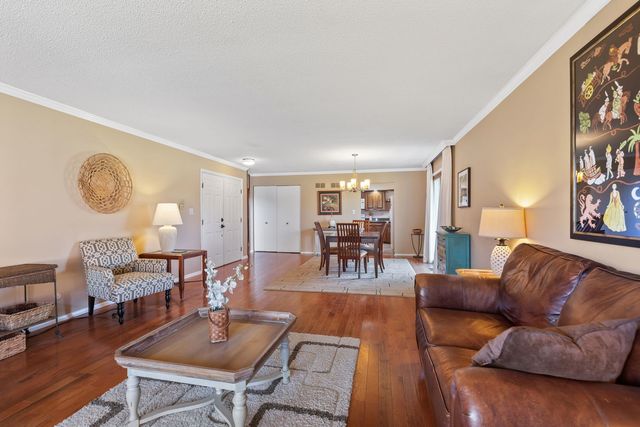 2425 El Cid Lane, Northbrook, IL 60062