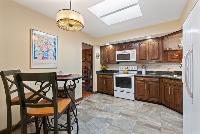 2425 El Cid Lane, Northbrook, IL 60062