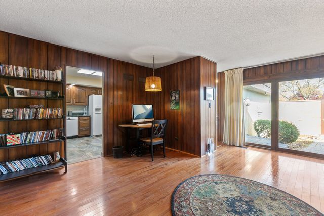 2425 El Cid Lane, Northbrook, IL 60062