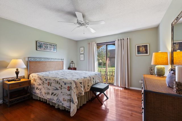 2425 El Cid Lane, Northbrook, IL 60062