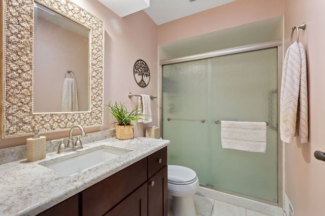 2425 El Cid Lane, Northbrook, IL 60062