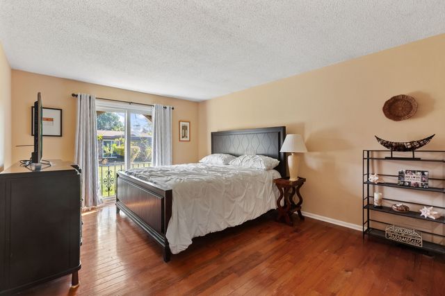 2425 El Cid Lane, Northbrook, IL 60062