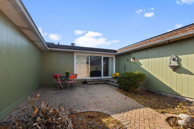 2425 El Cid Lane, Northbrook, IL 60062