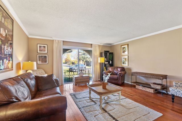 2425 El Cid Lane, Northbrook, IL 60062