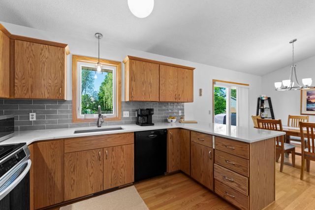 17509 Five Oaks Drive, Farmington, MN 55024
